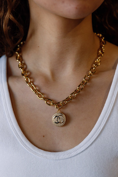 .Designer Gold Charm Thick Chain Link Necklace