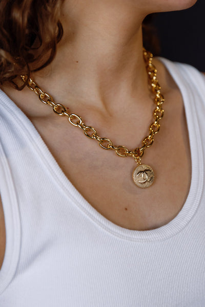 .Designer Gold Charm Thick Chain Link Necklace