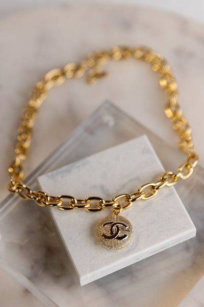 .Designer Gold Charm Thick Chain Link Necklace