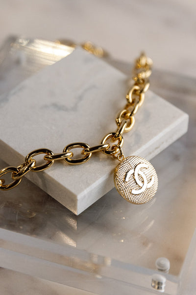 .Designer Gold Charm Thick Chain Link Necklace