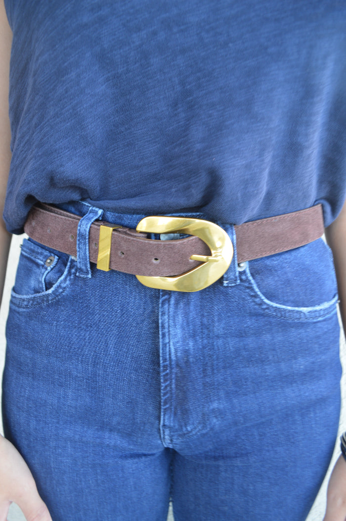.Aggie Faux Suede Belt, Chocolate