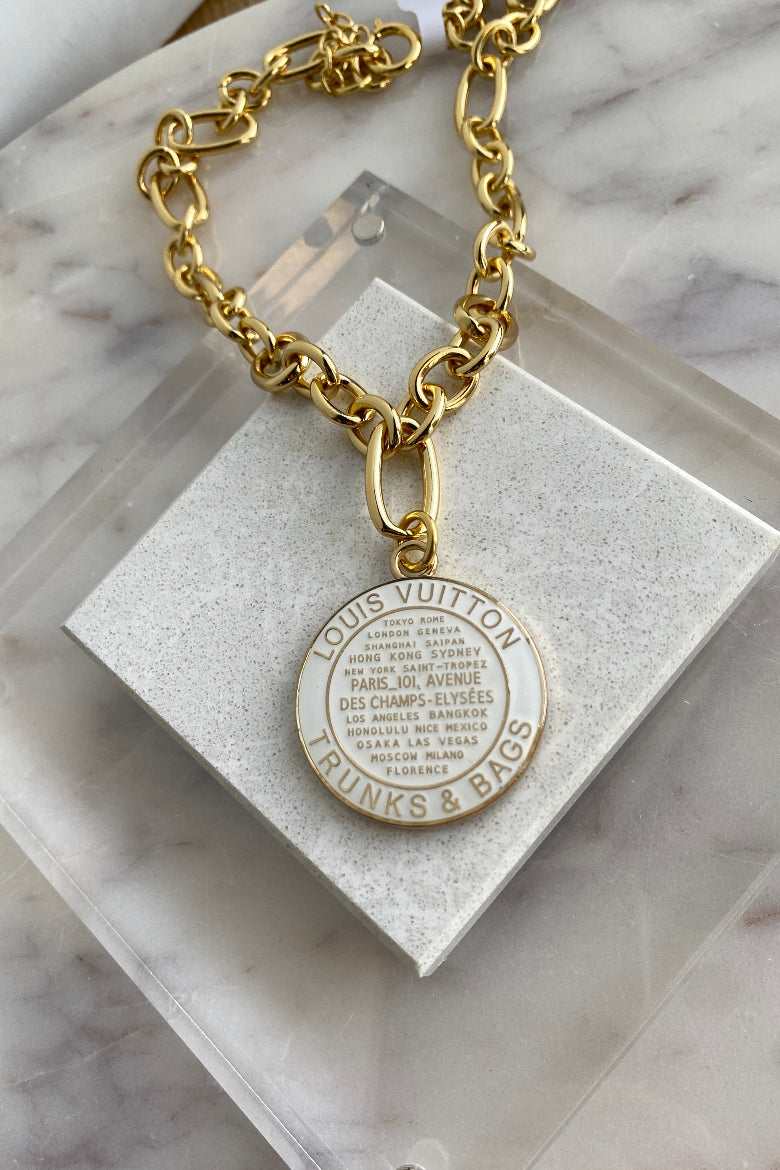 .Designer Large Logo Charm Chunky Chain Necklace - RUST & Co.