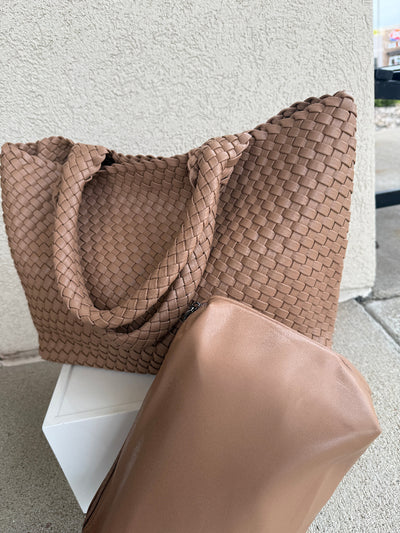 .Rita Tote, Camel