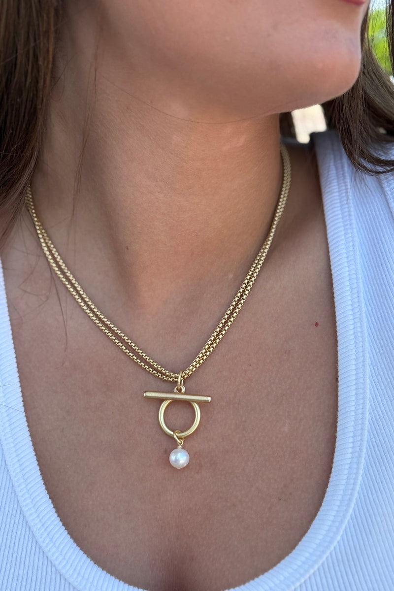 .Charlotte Circle Pearl Necklace