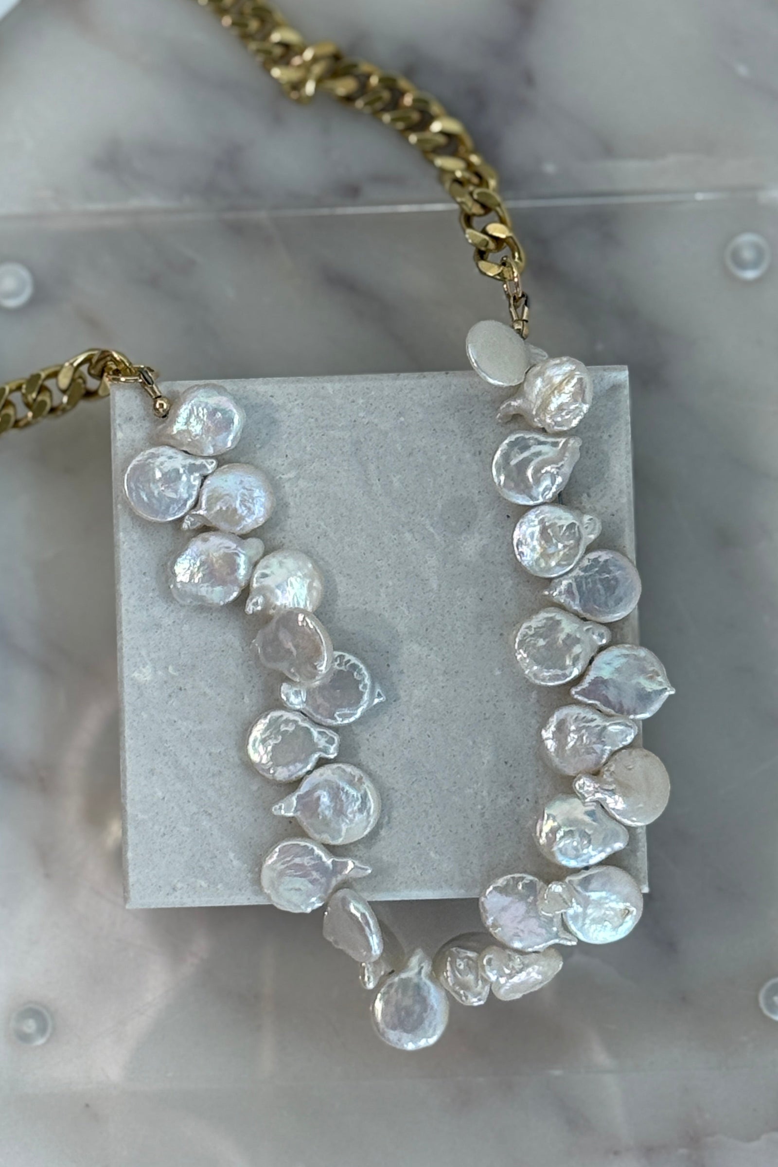.Pearl Petals & Curb Necklace