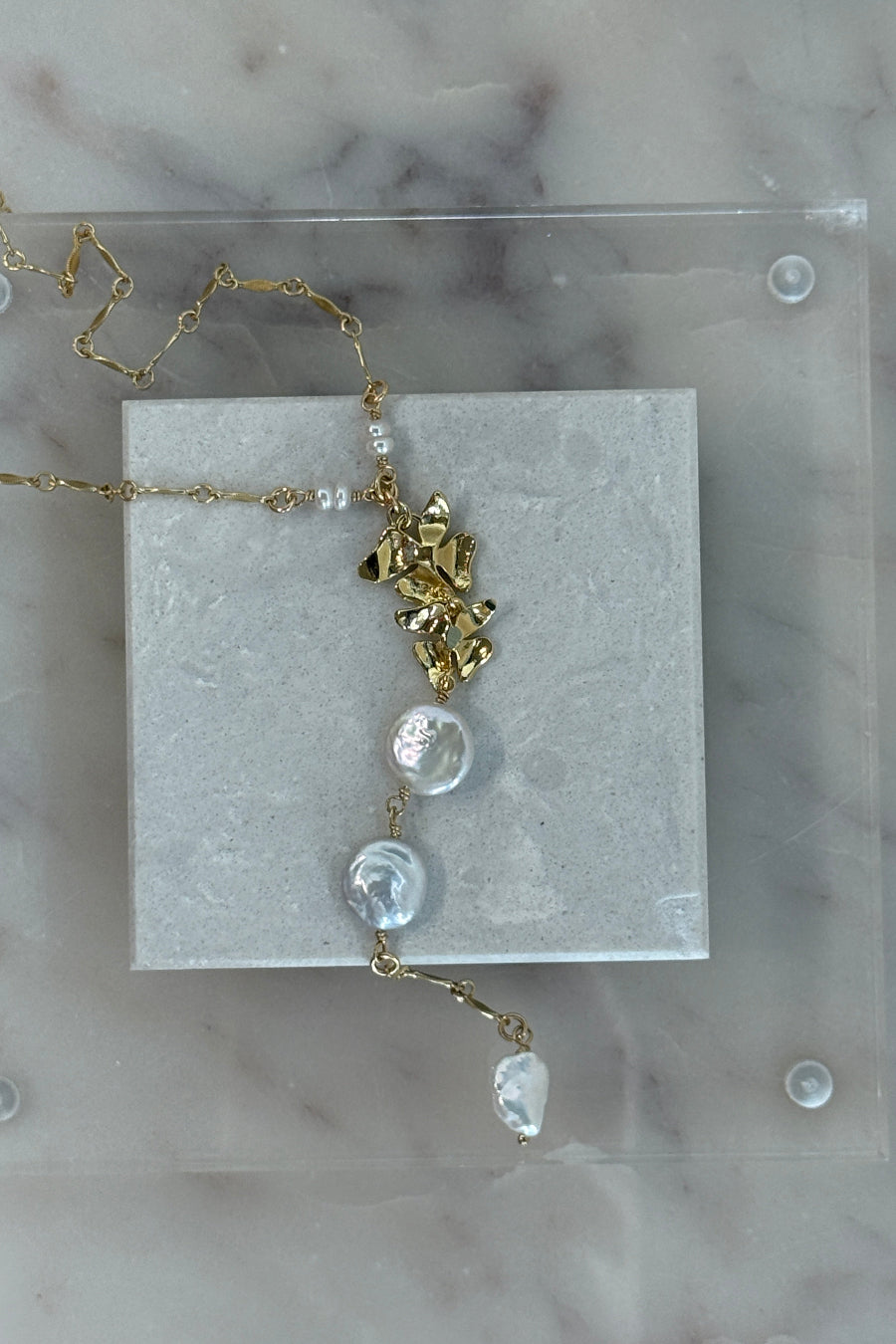 .Floral & Pearl Y Necklace