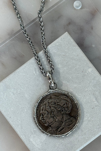 .Royalty Coin Necklace