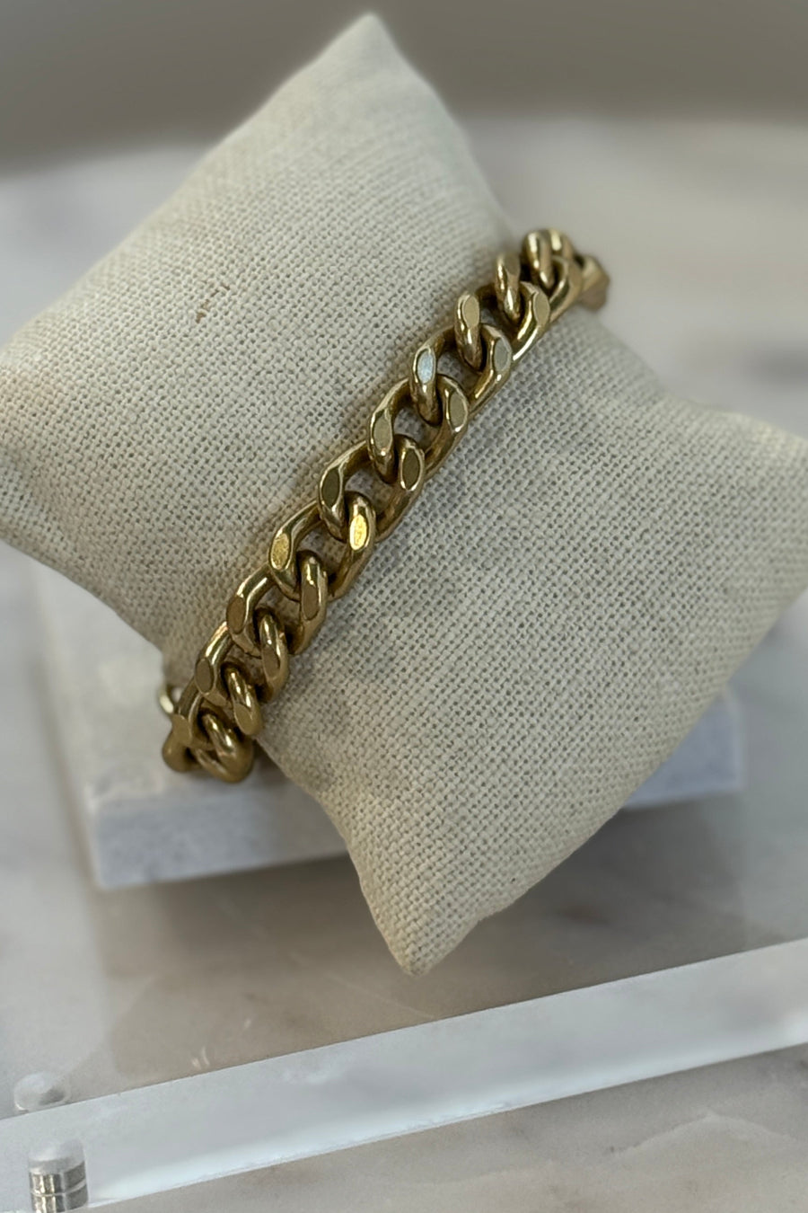 .Chunky Chain Bracelet