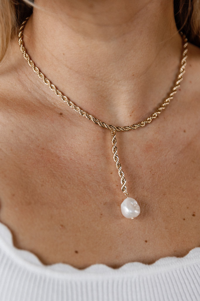 Alina Pearl Lariat Necklace